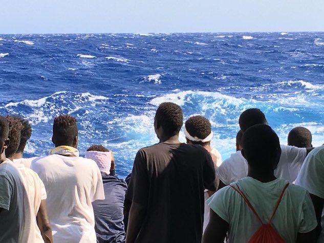 I migranti della Ocean Vikings sbarcheranno a Malta e saranno divisi tra sei paesi, Italia esclusa
