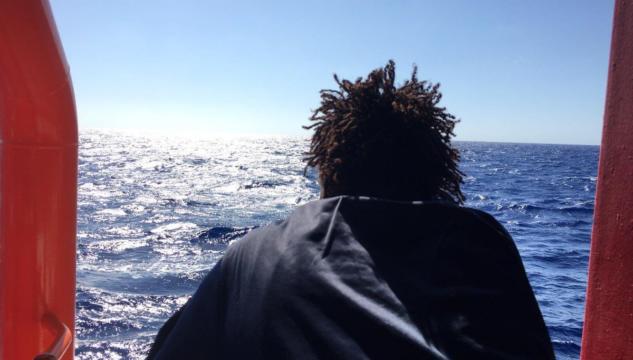 Ocean Viking, da 11 giorni in mare con 356 persone a bordo: «Non potremo resistere all'infinito»