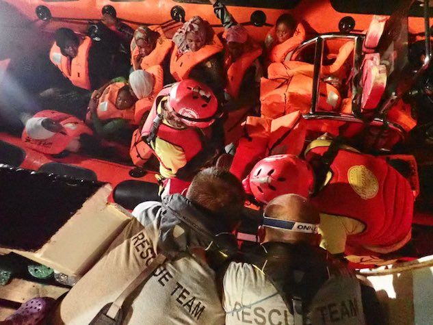 Open Arms continua a salvare vite in mare, ora sono 123 a bordo