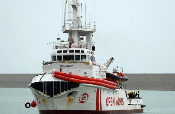 Salvini autorizza lo sbarco dei minori a bordo di Open Arms ma si smarca: «La responsabilità è di Conte»