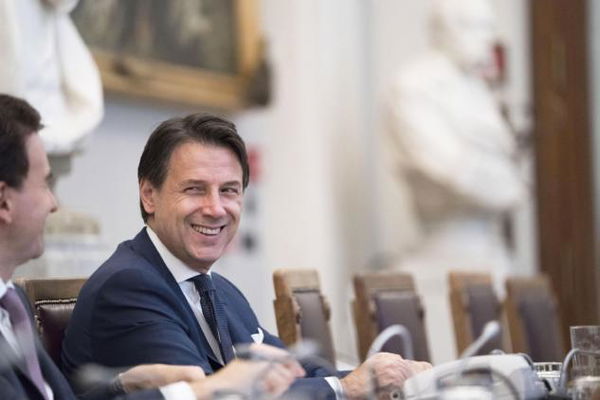 Il quesito sulla piattaforma Rousseau senza citare il PD