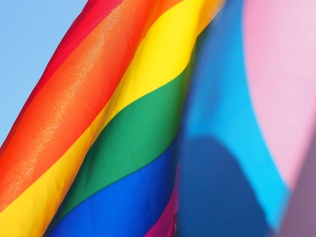 Ragazze allontanate dal bar a Roma perché si stavano baciando, il gestore: «Nessuna discriminazione, stavano esagerando» article-post