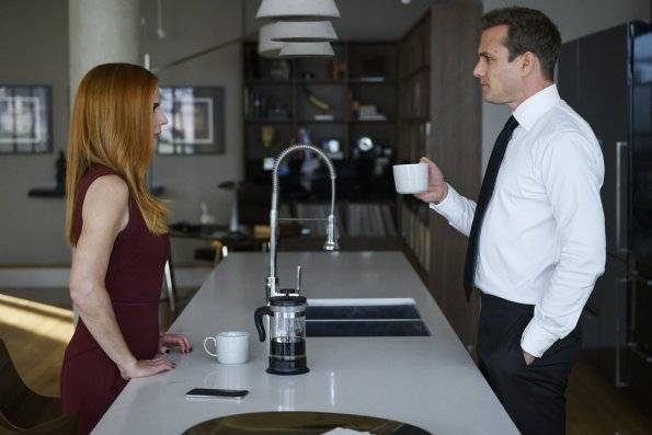 Suits 9×04, la scelta di Donna: Harvey o lo studio? | VIDEO