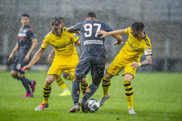 Itaker, Hitler e Lasagne: la telecronaca razzista contro l’Udinese sul canale del Borussia Dortmund