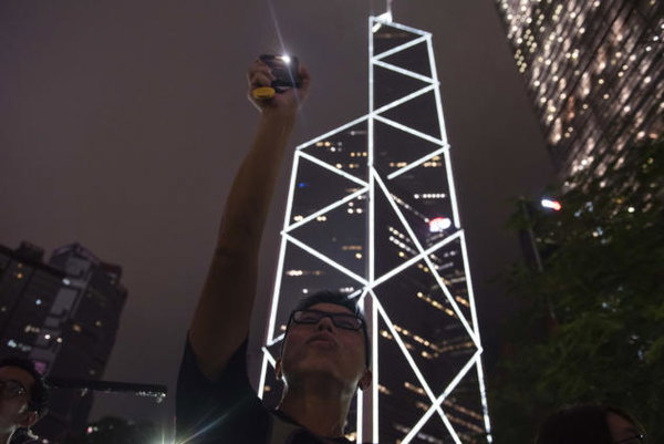 L’Istituto di Sanità sfata un falso mito: l’uso prolungato del cellulare non aumenta i rischi di tumore