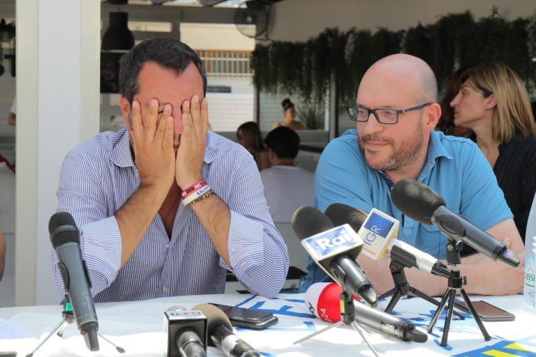 Salvini rischia tutto: dice «mi sono rotto le palle» delle ong e accusa una «zingaraccia»