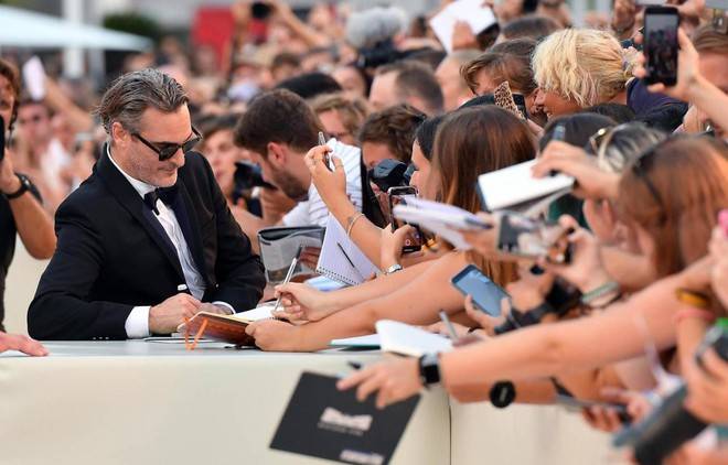 Venezia 76: Joaquin Phoenix e la ritrovata coppia Bellucci/Cassel infiammano il lido article-post