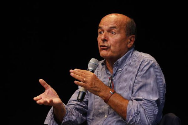 Bersani contro un titolo del Fatto Quotidiano: «Mai detto che sarà un governo della disperazione»