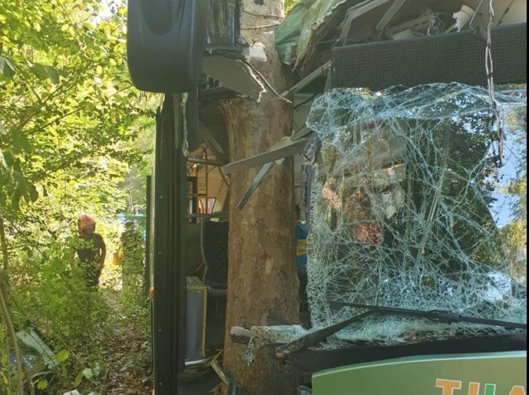Caprara di Spoltore, autobus sbanda ed esce fuori strada: 30 feriti, grave 17enne