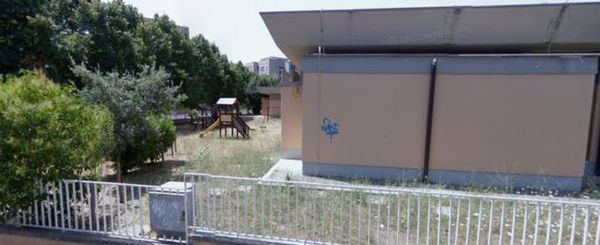 Mamme litigano su Facebook e si affrontano a colpi di mestolo davanti alla scuola dei figli