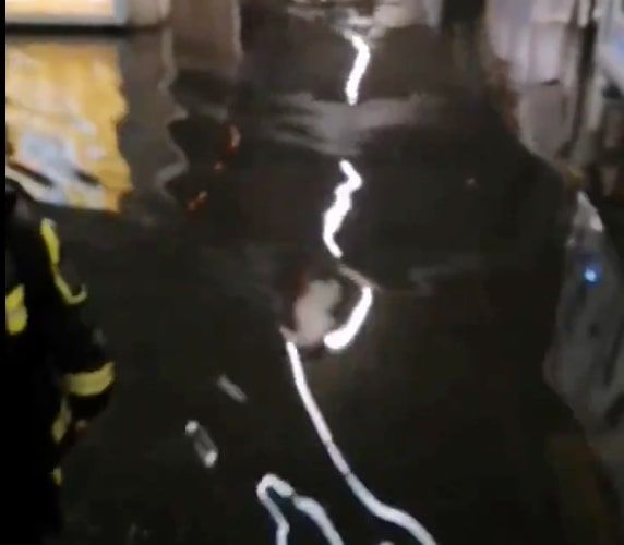 Il lago a Colli Albani, la metro chiude causa maltempo | VIDEO