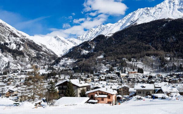 Monte Bianco: Il crollo del ghiacciaio in Valle D’Aosta è a rischio Courmayeur
