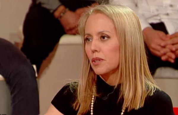 La scrittrice Debora Attanasio denuncia: «Hanno manomesso i freni della mia auto»