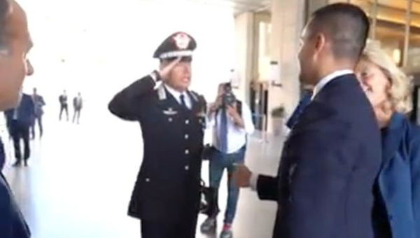 Il giro turistico di Di Maio alla Farnesina, poi dice che l’Africa è un’opportunità e che bisogna superare Dublino