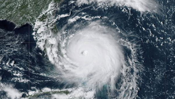 La violenza dell’uragano Dorian fa cinque vittime (tra cui un bambino) alle Bahamas | VIDEO