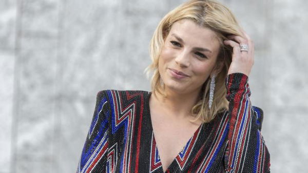 L’annuncio di Emma Marrone: «Devo fermarmi per un problema di salute»
