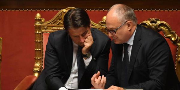 Gualtieri: «La Flat Tax? Mai. Restano gli ‘80 euro’ e il reddito di cittadinanza, che sarà migliorato»