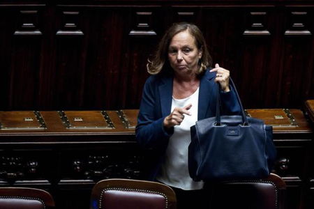 Lamorgese: «Rotazione volontaria dei porti e ricollocamenti dei migranti entro 4 settimane» article-post