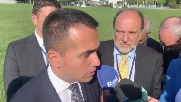 Per Di Maio, il cambio di casacca in Parlamento vale 100mila euro di risarcimento | VIDEO