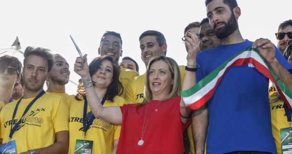 Giorgia Meloni esulta perché Fratelli d’Italia è il secondo partito del Centrodestra. Su tre