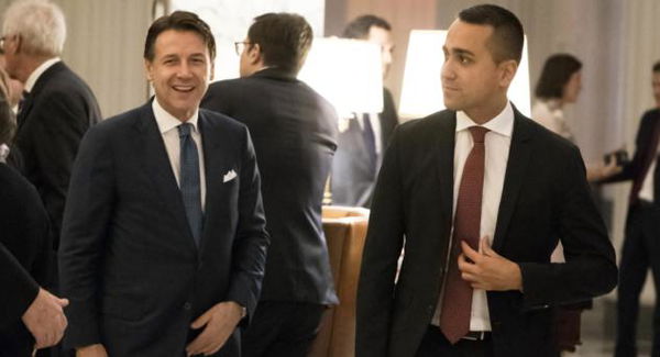 Conte e Di Maio negano attriti per la ‘tassa sulle merendine’: «Noi siamo per pane e salame» | VIDEO