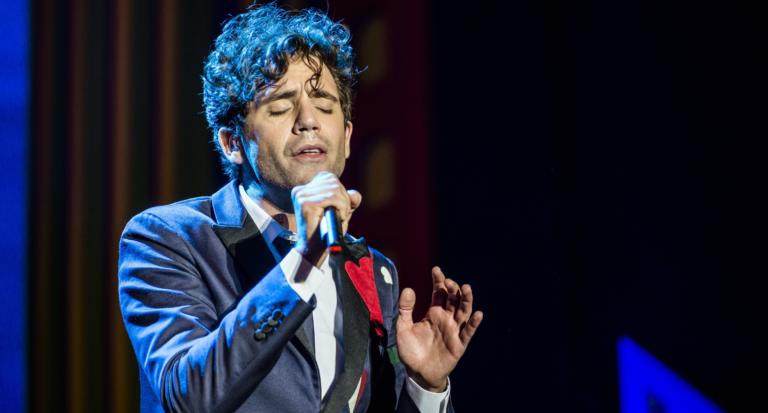 Mika si racconta: «A 13 anni ero gay e bullizzato. Il successo mi ha salvato»