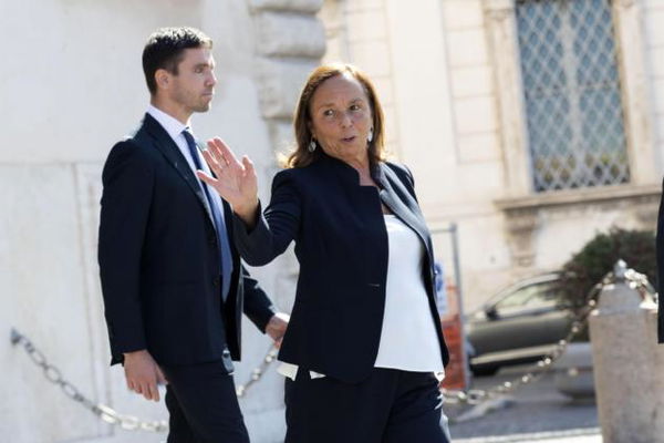 E ora cosa farà il ministro Lamorgese con i 50 migranti salvati dalla Ocean Viking?