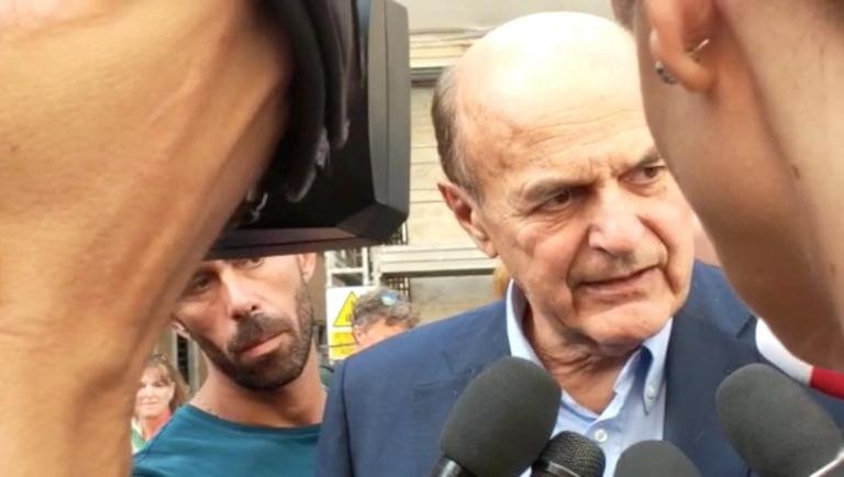 Bersani si arrabbia con la giornalista che lo definisce «Esperto in scissioni» | VIDEO