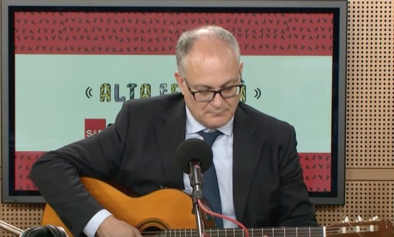 Gualtieri, il ministro dell’Economia che si emozionava suonando Bella Ciao | VIDEO