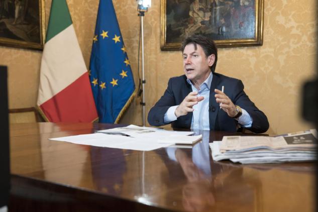 Conte si svincola dal M5S, ma i pentastellati ribadiscono: «Se Rousseau dirà no, anche lui dovrà dire no» article-post
