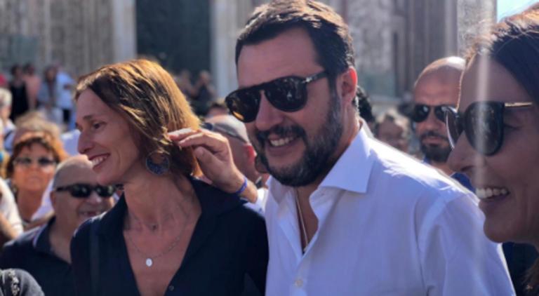 Salvini ad Assisi irride i migranti: «Scappano dalla guerra, ma sono grassottelli» | VIDEO