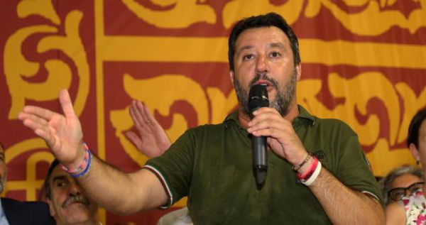 Matteo Salvini indagato per gli insulti a Carola Rackete