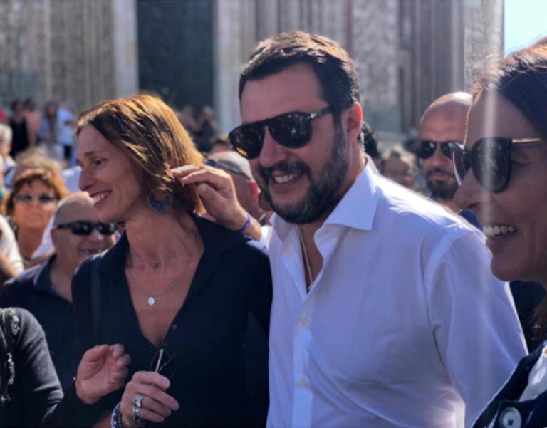 Perché Salvini sta andando in giro in Umbria con gli occhiali da sole