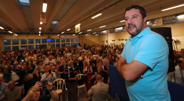 Ovviamente, anche Salvini lo chiama «suicidio di Stato»