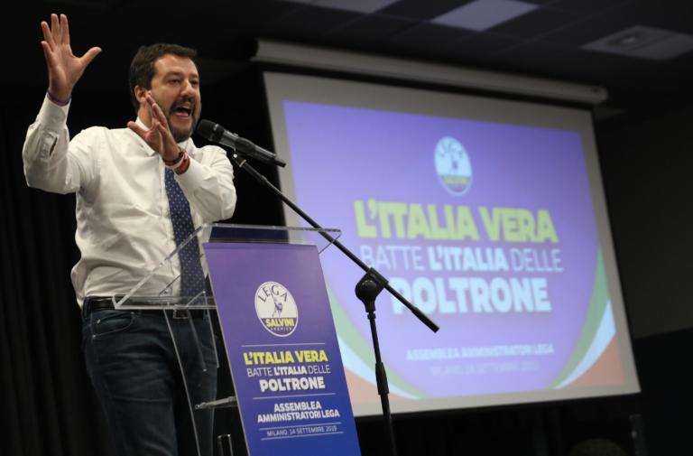 Ocean Viking, per Salvini lo sbarco dei migranti è una resa: «L’Italia torna un campo profughi»