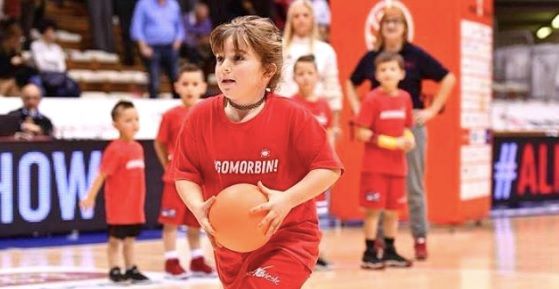 Addio alla piccola Sveva, la bambina diventata un simbolo per gli amanti del basket