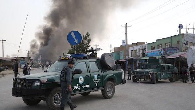 Afghanistan: da una parte il progetto di pace con gli Usa, dall'altro l'attentato a Kabul