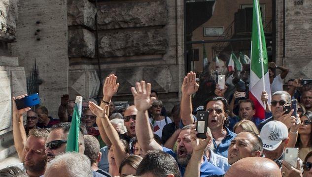 L'appello di Anpi dopo l'oscuramento social di Casapound e Forza Nuova: «I partiti vengano chiusi»