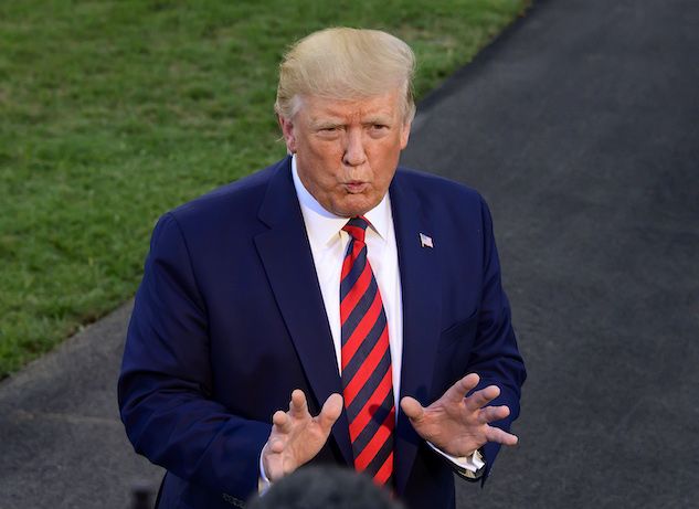 Donald Trump contro le lampadine a basso consumo: «Mi fanno sembrare arancione»