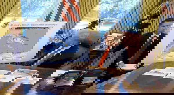 Donald Trump modifica la mappa dell’uragano Dorian piuttosto che ammettere di essersi sbagliato