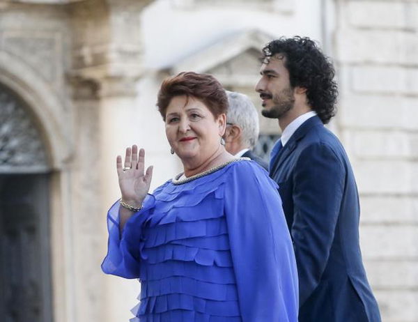 Lilli Gruber e la frase «è un gran bel figliolo» per il figlio di Teresa Bellanova | VIDEO