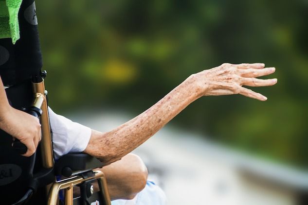 Francia, le sperimentazioni sui malati di Alzheimer definite “selvagge” dal ministro della salute article-post