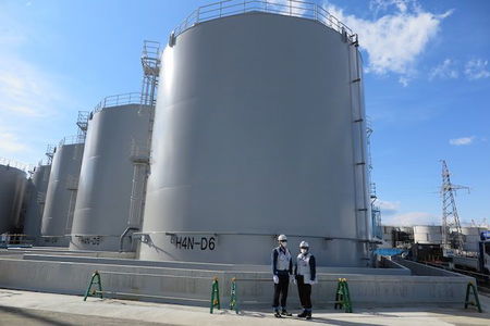 Fukushima, l’annuncio del ministero dell’ambiente: «L’acqua radioattiva verrà riversata nel Pacifico» article-post