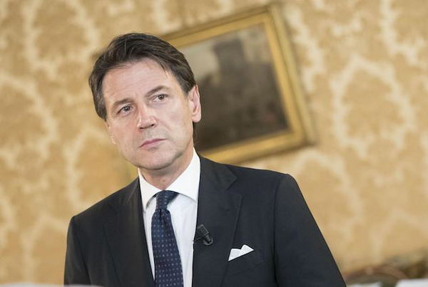 Giuseppe Conte pronto a salire al Quirinale, continua la trattativa per i ministri