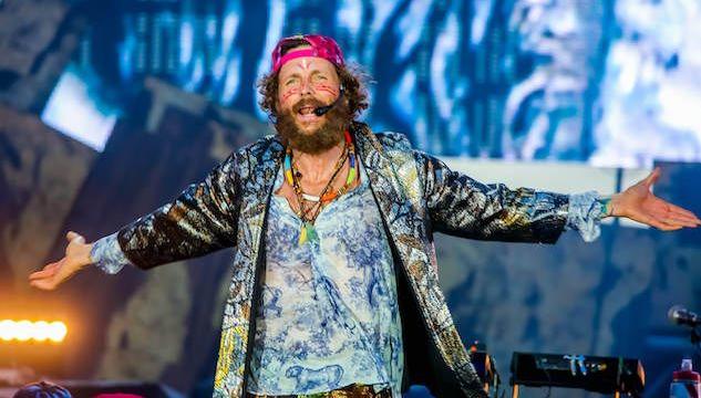 Jovanotti si ribella: «Basta cialtronerie sul mio tour, il mondo dell'attivismo è pieno di veleno»