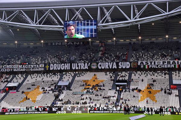 Juventus, arrestati 12 capi ultrà per associazione a delinquere e ricatto