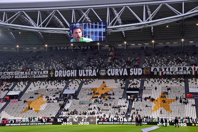 Juventus, arrestati 12 capi ultrà per associazione a delinquere e ricatto article-post