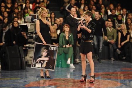 La lettera di Maria De Filippi a Emma dopo l’annuncio dello stop per problemi di salute article-post