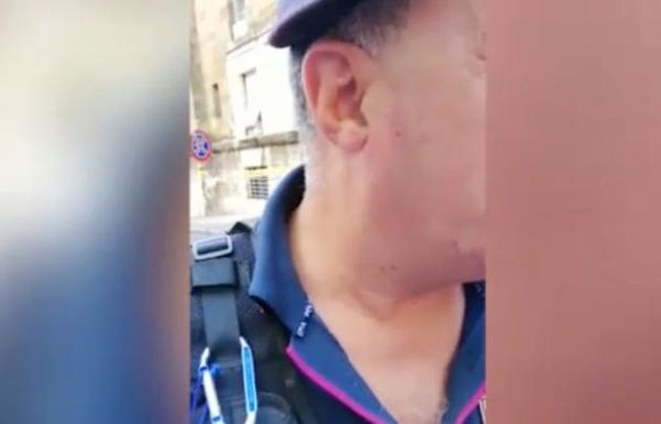 Il poliziotto dice che i neri mangiano la cioccolata bianca «sennò se mordono ‘e dita»: avviata azione disciplinare