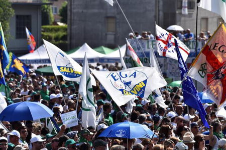 Pontida e il vilipendio del Presidente : «Sergio Mattarella mi fa schifo!» article-post